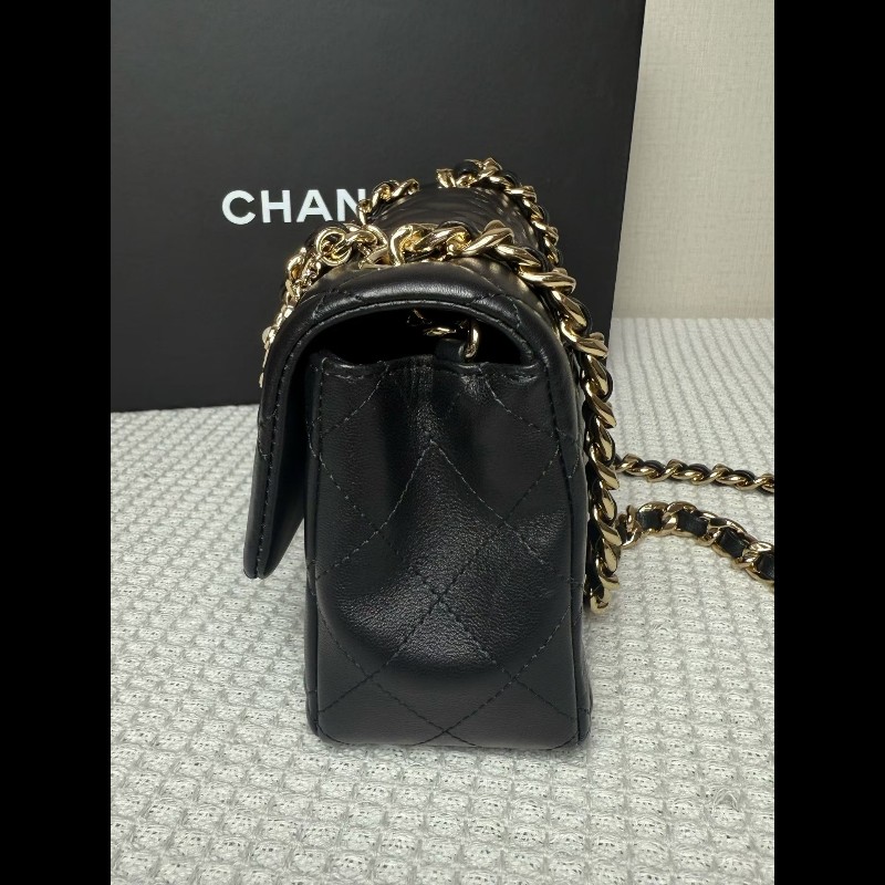 Chanel香奈兒徽章限量大mini羊皮-10