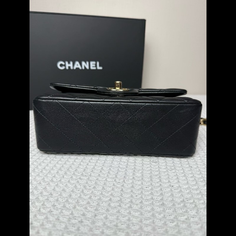 Chanel香奈兒徽章限量大mini羊皮-12