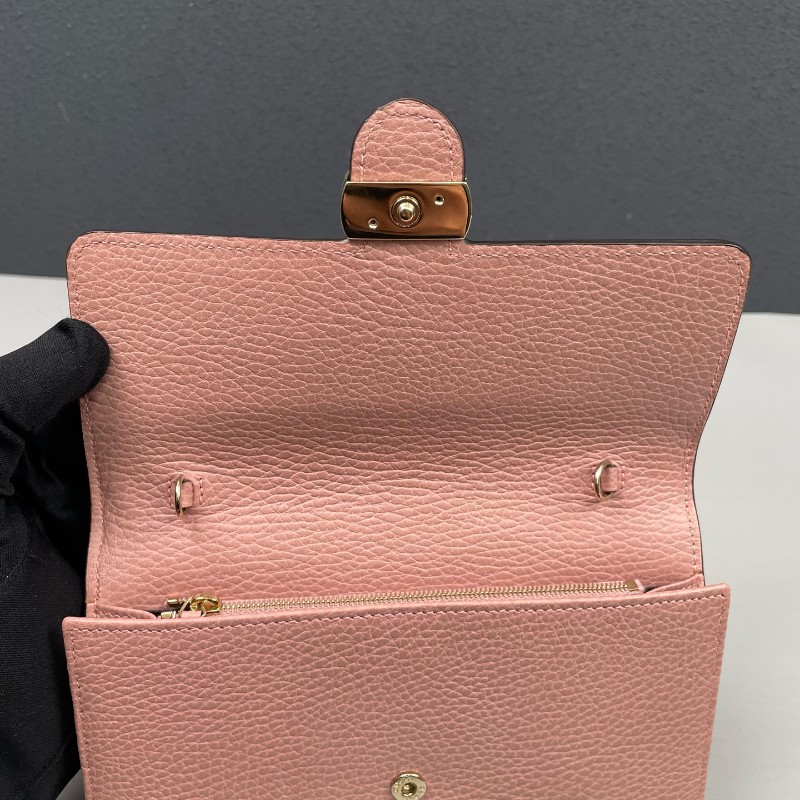 GUCCI 粉色woc鏈條斜背包-16
