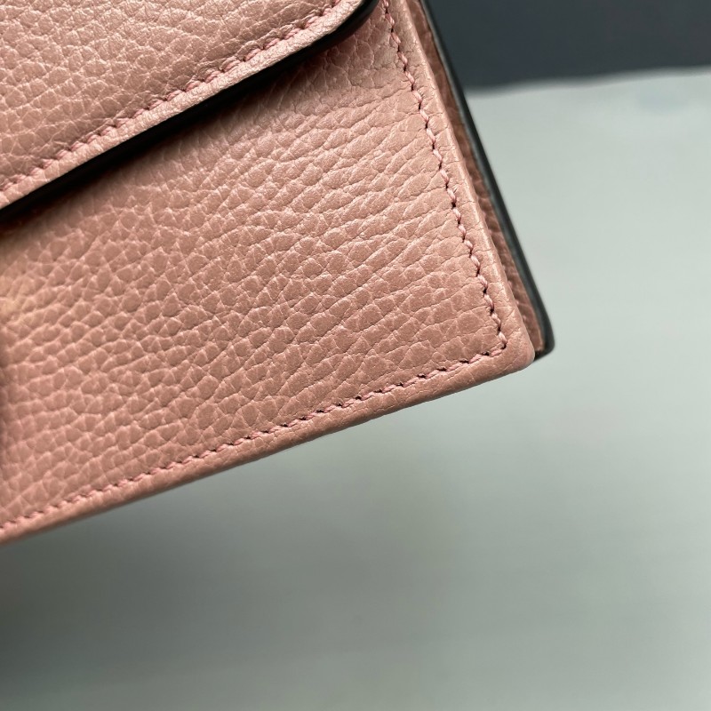 GUCCI 粉色woc鏈條斜背包-21