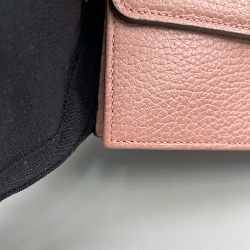 GUCCI 粉色woc鏈條斜背包-22