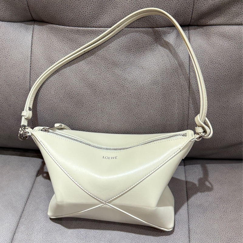 LOEWE Puzzle Fold Pouch小牛皮肩背/斜背多用包（海鹽白）-4