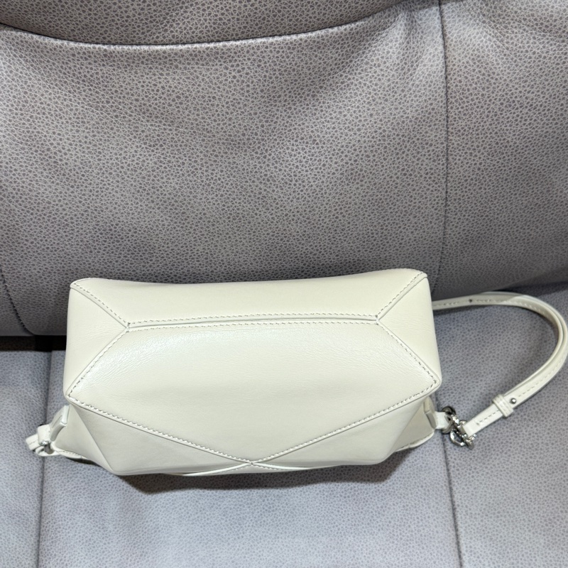 LOEWE Puzzle Fold Pouch小牛皮肩背/斜背多用包（海鹽白）-7