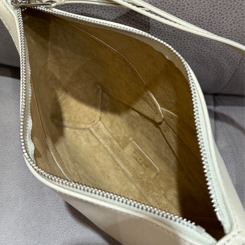 LOEWE Puzzle Fold Pouch小牛皮肩背/斜背多用包（海鹽白）-8