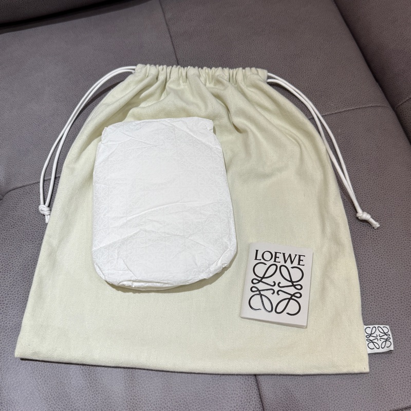 LOEWE Puzzle Fold Pouch小牛皮肩背/斜背多用包（海鹽白）-10