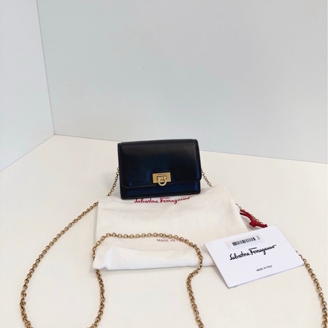 【閒置🆕帶膜】Ferragamo 黑金迷你馬蹄扣 mini鏈條卡包 零錢包 斜挎包