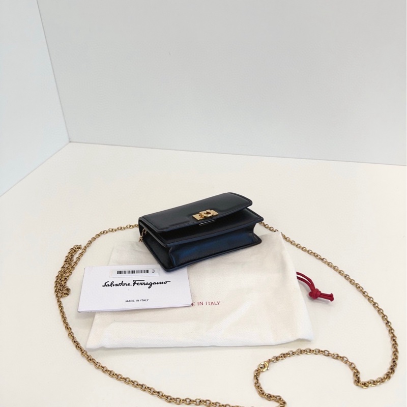 【閒置🆕帶膜】Ferragamo 黑金迷你馬蹄扣 mini鏈條卡包 零錢包 斜挎包-3