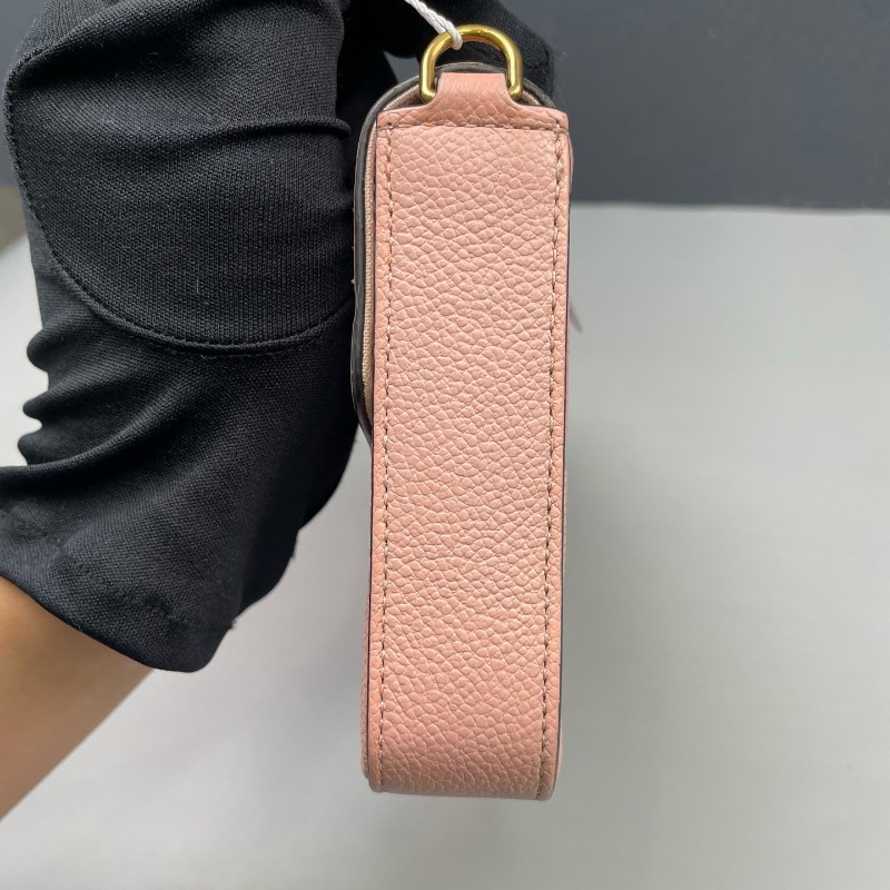 LV路易威登 粉色全皮壓花三合一鏈條包-11