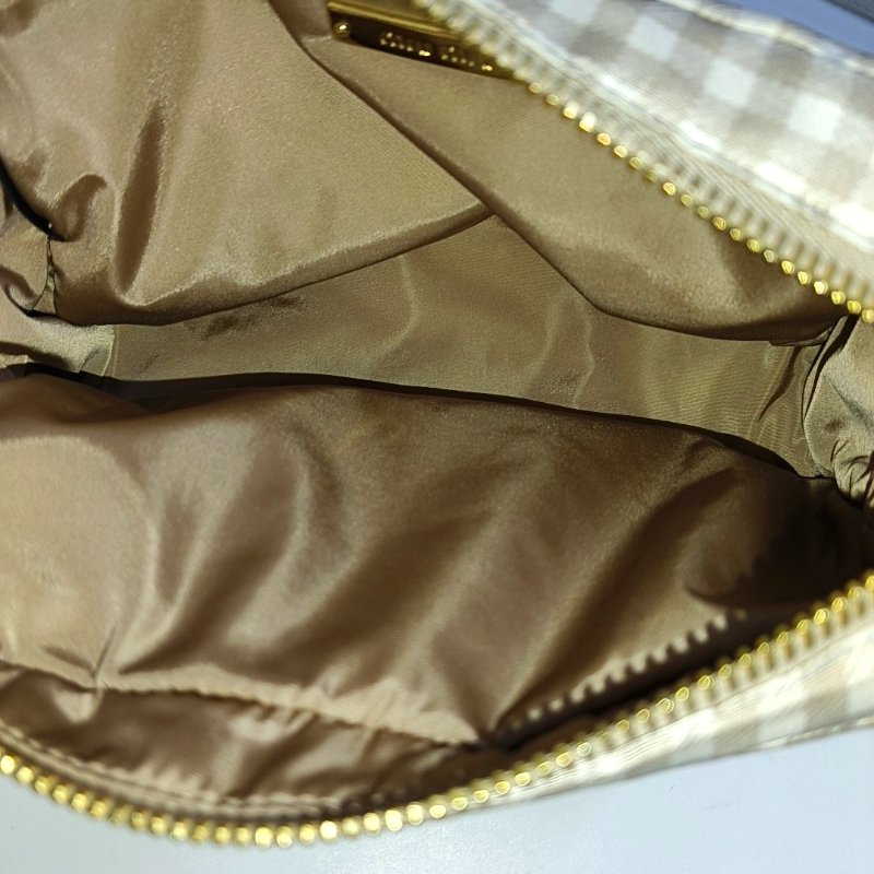 Miu Miu 中號白色帆布手拿包 金色五金-6