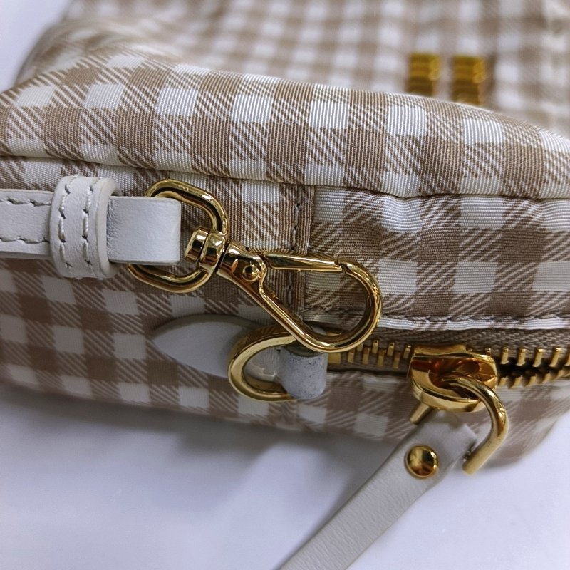 Miu Miu 中號白色帆布手拿包 金色五金-8