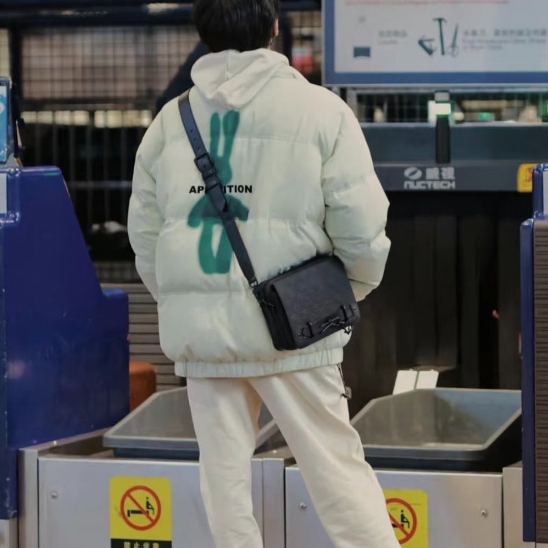 Louis Vuitton -黑色牛皮壓紋STEAMER郵差包-4