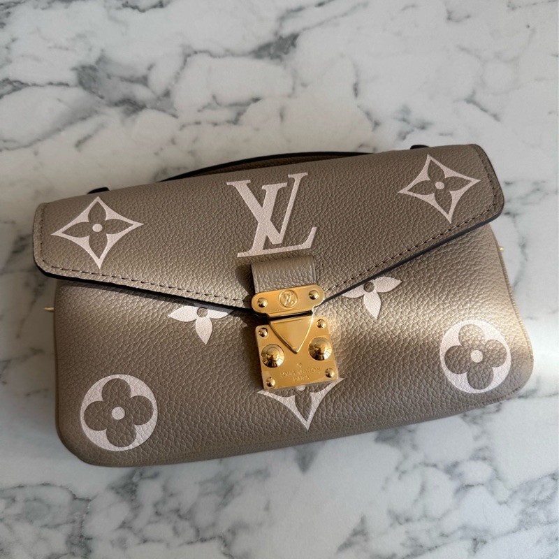 LV MM23081斑鳩灰mini橫式郵差包-1