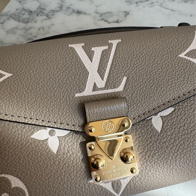 LV MM23081斑鳩灰mini橫式郵差包-13