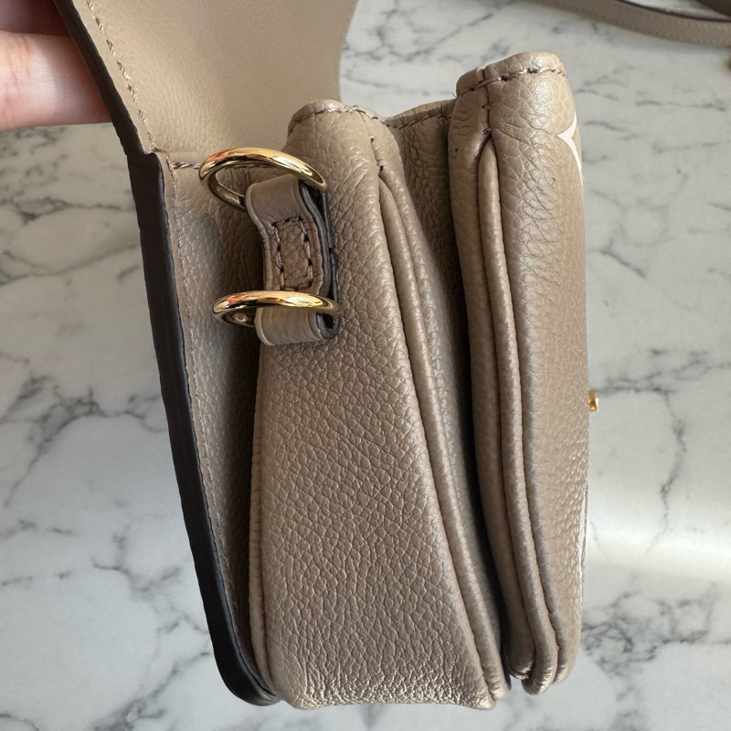 LV MM23081斑鳩灰mini橫式郵差包-19