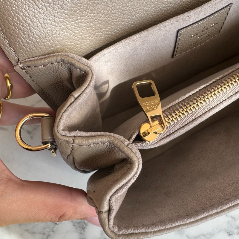 LV MM23081斑鳩灰mini橫式郵差包-23