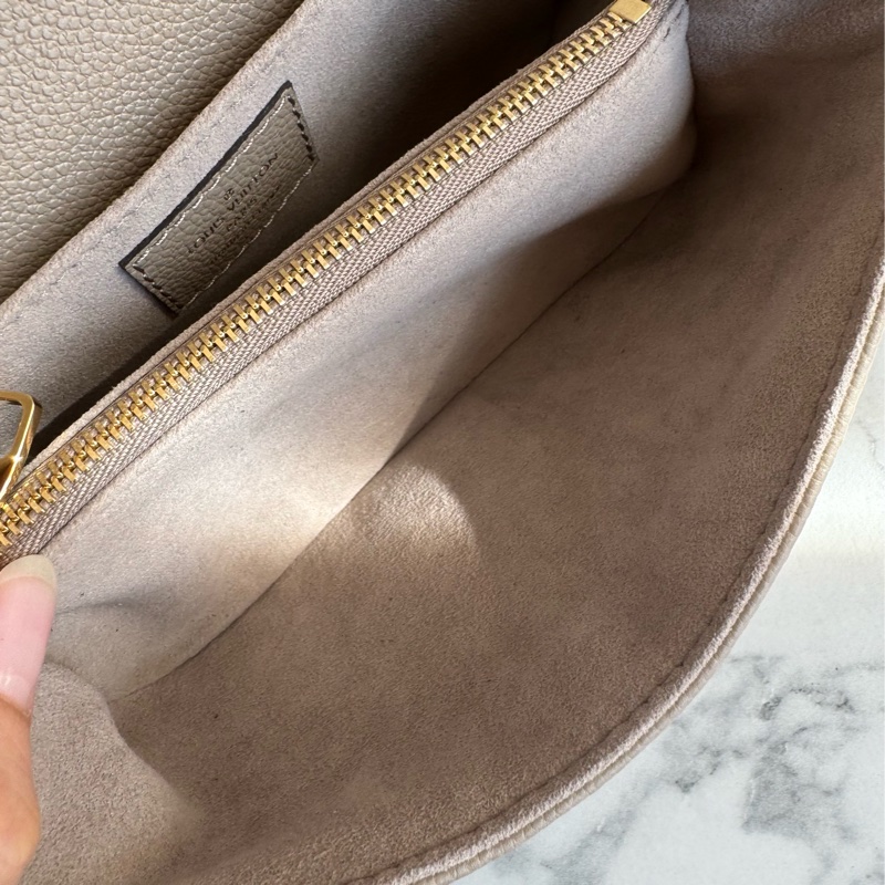 LV MM23081斑鳩灰mini橫式郵差包-24