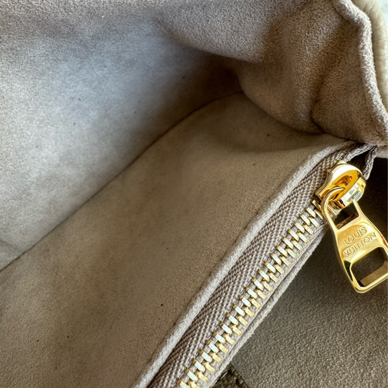 LV MM23081斑鳩灰mini橫式郵差包-29