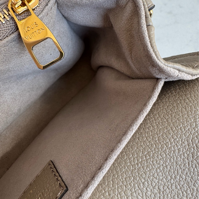 LV MM23081斑鳩灰mini橫式郵差包-31