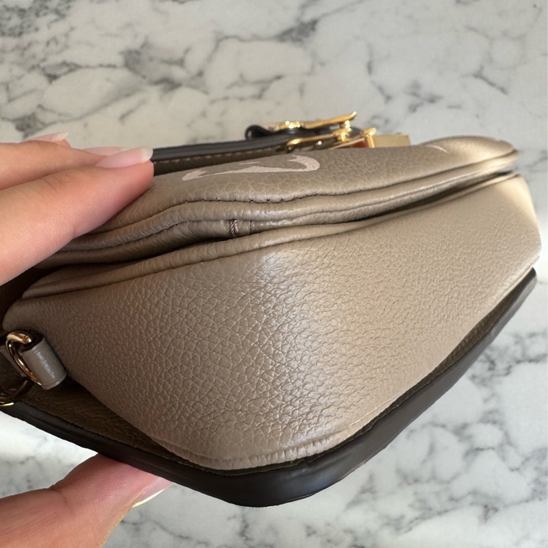 LV MM23081斑鳩灰mini橫式郵差包-34