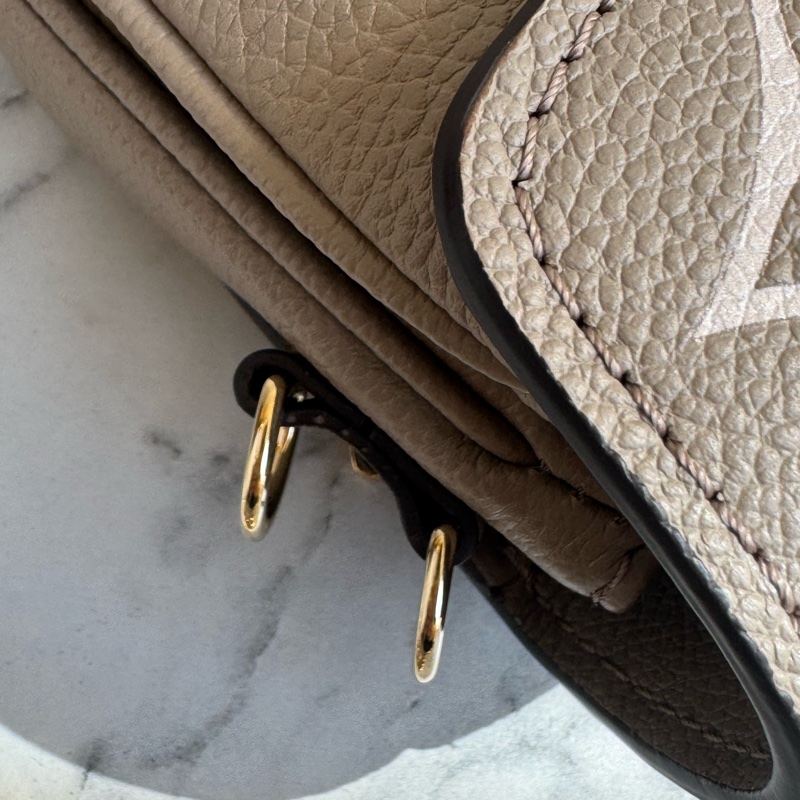 LV MM23081斑鳩灰mini橫式郵差包-38