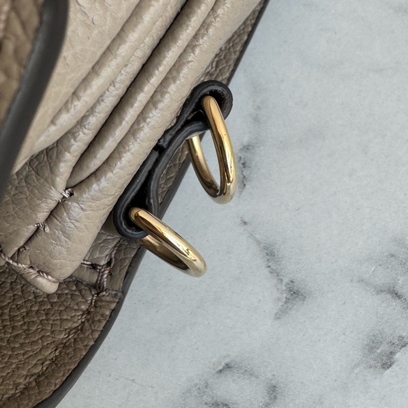 LV MM23081斑鳩灰mini橫式郵差包-39