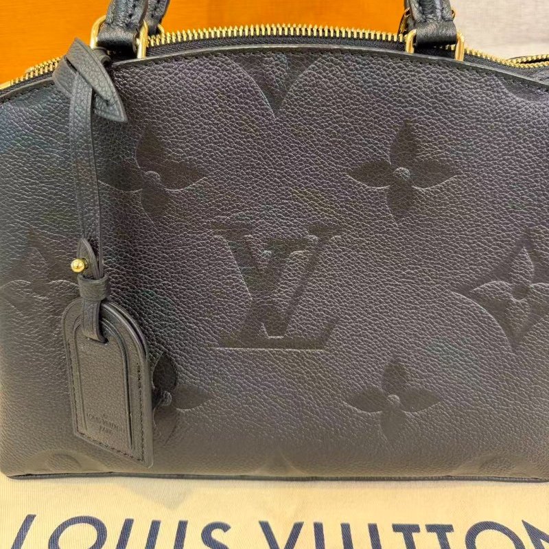 誠可議LV petit palais全皮黑色壓紋  芯片款 29*19*13 99新配件塵袋盒子鑰匙鎖購證-9