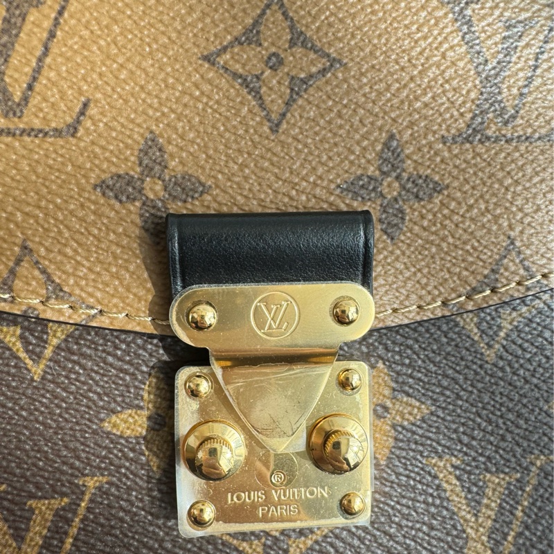 LV M82465雙花紋直立手提兩用包-10