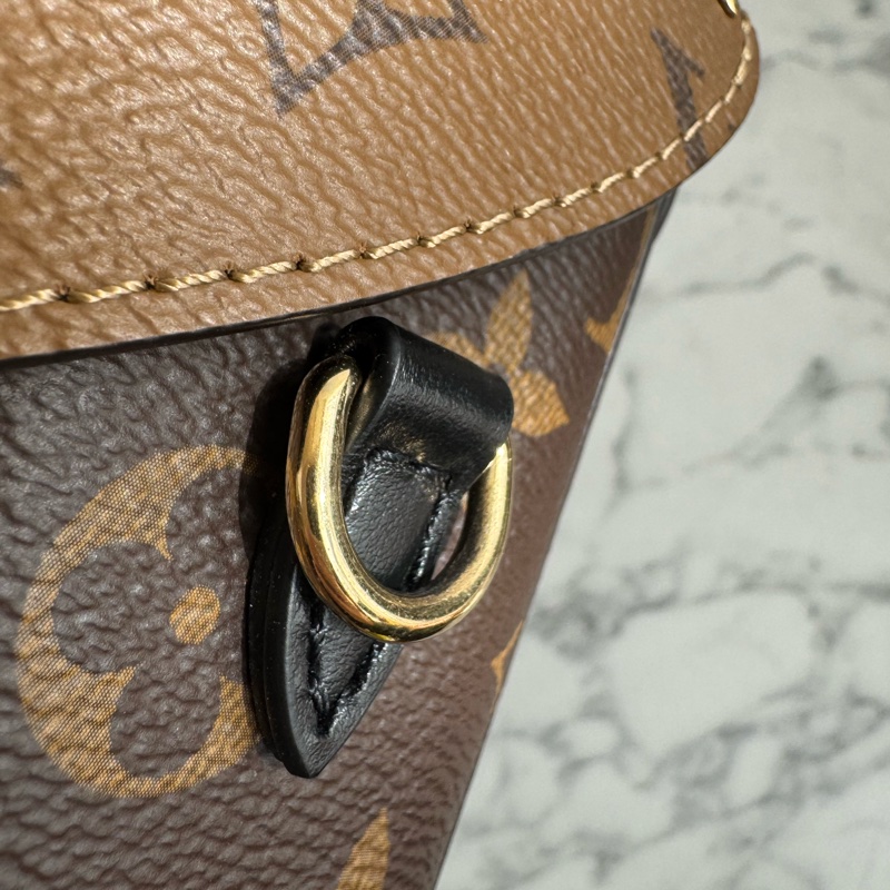 LV M82465雙花紋直立手提兩用包-14