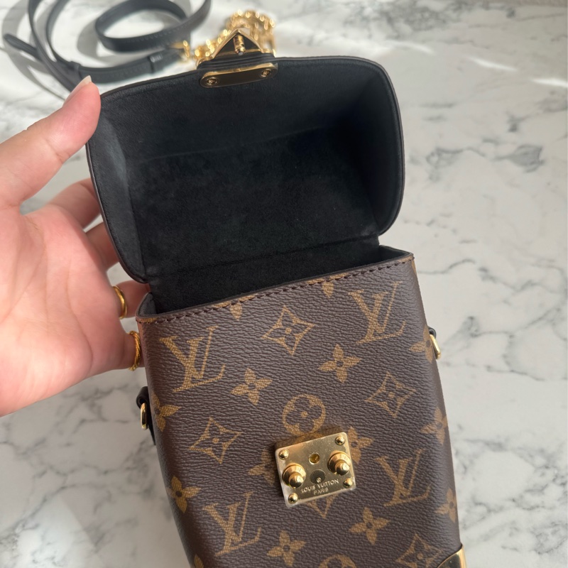 LV M82465雙花紋直立手提兩用包-19