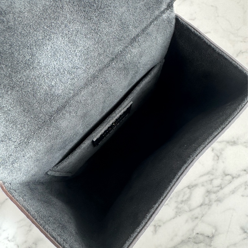 LV M82465雙花紋直立手提兩用包-24