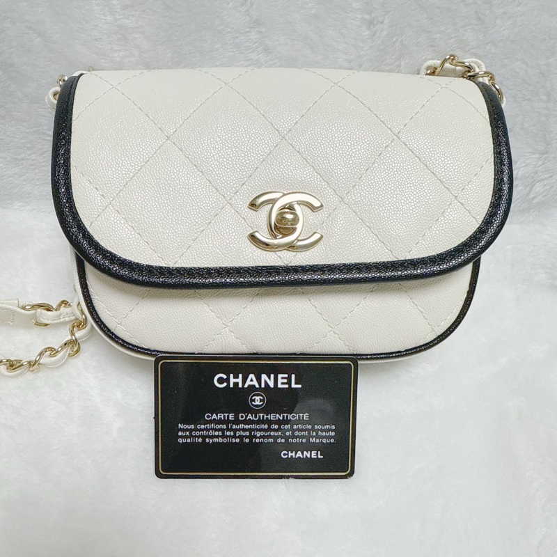 ❤️空姐包款，浪漫冬季溫柔奶油白❤️全新31開Chanel香奈兒21s半月郵差包 白色斜背鍊包 熊貓配色 鏈條包 馬鞍包 白雪公主-0