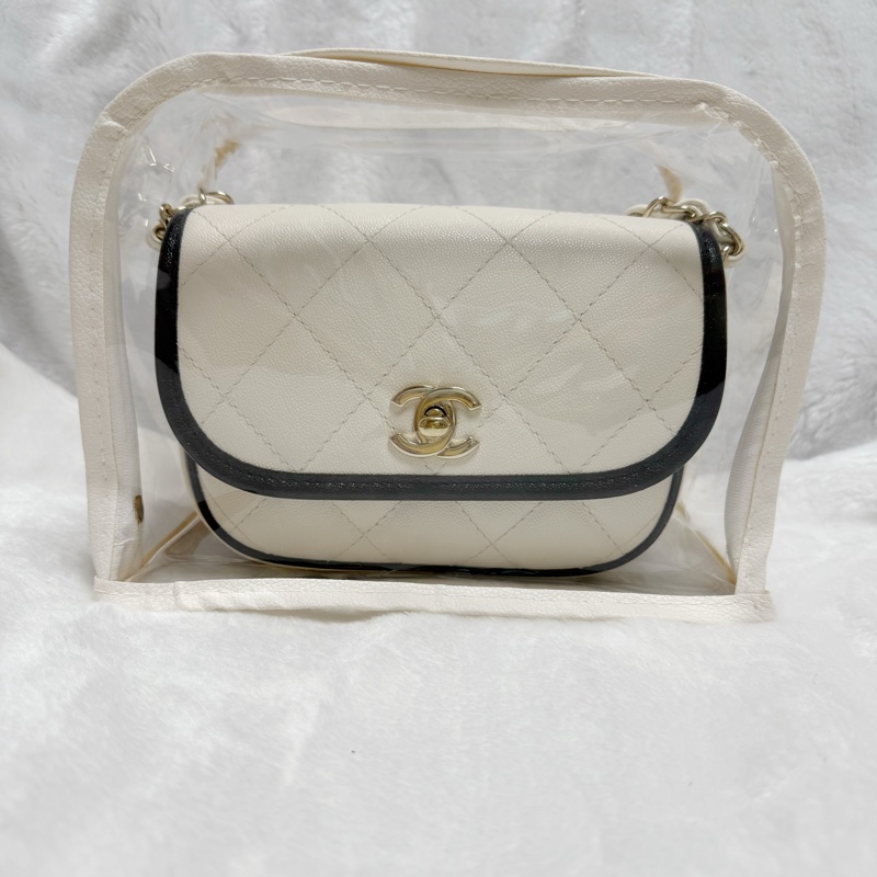 ❤️空姐包款，浪漫冬季溫柔奶油白❤️全新31開Chanel香奈兒21s半月郵差包 白色斜背鍊包 熊貓配色 鏈條包 馬鞍包 白雪公主-1