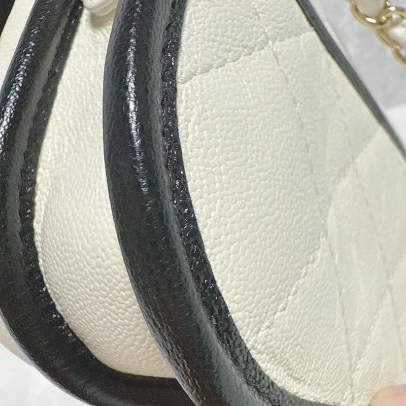 ❤️空姐包款，浪漫冬季溫柔奶油白❤️全新31開Chanel香奈兒21s半月郵差包 白色斜背鍊包 熊貓配色 鏈條包 馬鞍包 白雪公主-11