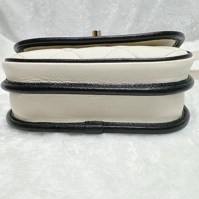 ❤️空姐包款，浪漫冬季溫柔奶油白❤️全新31開Chanel香奈兒21s半月郵差包 白色斜背鍊包 熊貓配色 鏈條包 馬鞍包 白雪公主-15