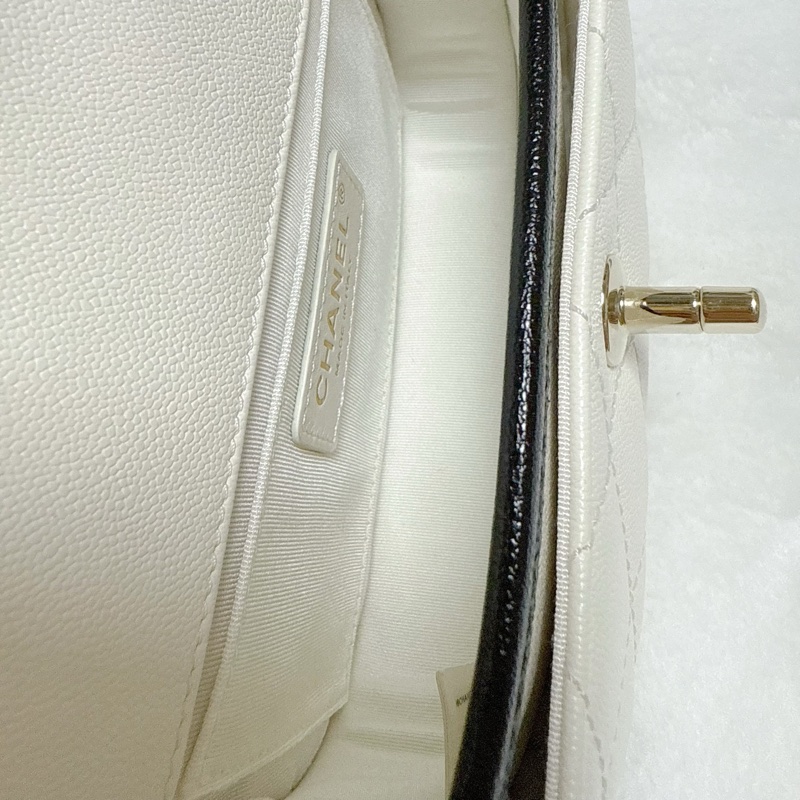 ❤️空姐包款，浪漫冬季溫柔奶油白❤️全新31開Chanel香奈兒21s半月郵差包 白色斜背鍊包 熊貓配色 鏈條包 馬鞍包 白雪公主-18