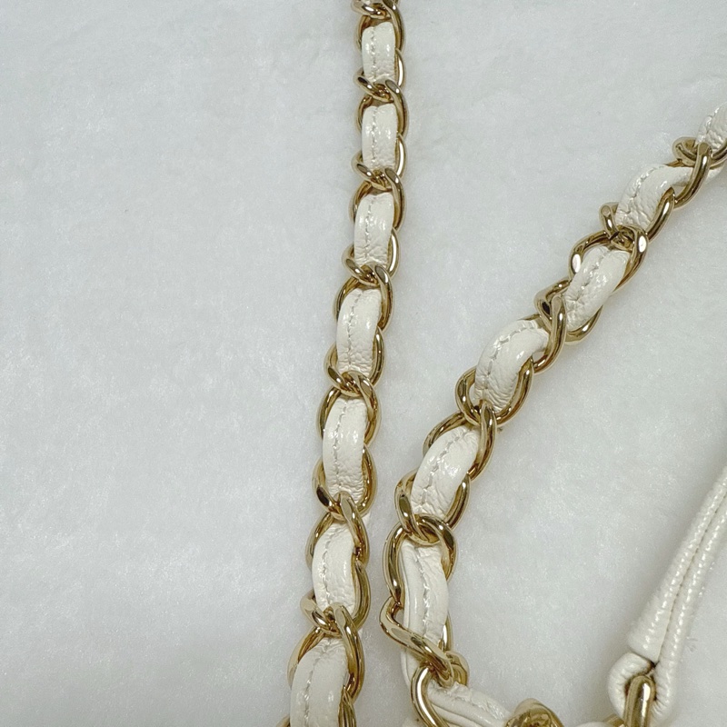 ❤️空姐包款，浪漫冬季溫柔奶油白❤️全新31開Chanel香奈兒21s半月郵差包 白色斜背鍊包 熊貓配色 鏈條包 馬鞍包 白雪公主-24