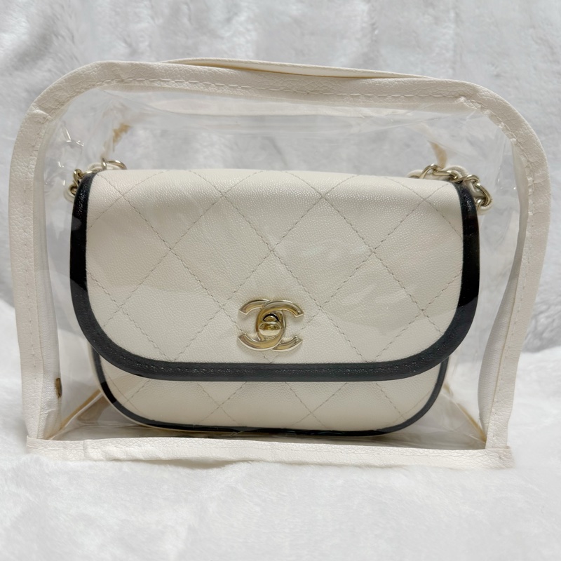 ❤️空姐包款，浪漫冬季溫柔奶油白❤️全新31開Chanel香奈兒21s半月郵差包 白色斜背鍊包 熊貓配色 鏈條包 馬鞍包 白雪公主-29