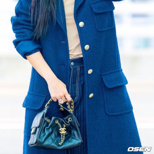 Chanel mini 25 caviar black and gold-4