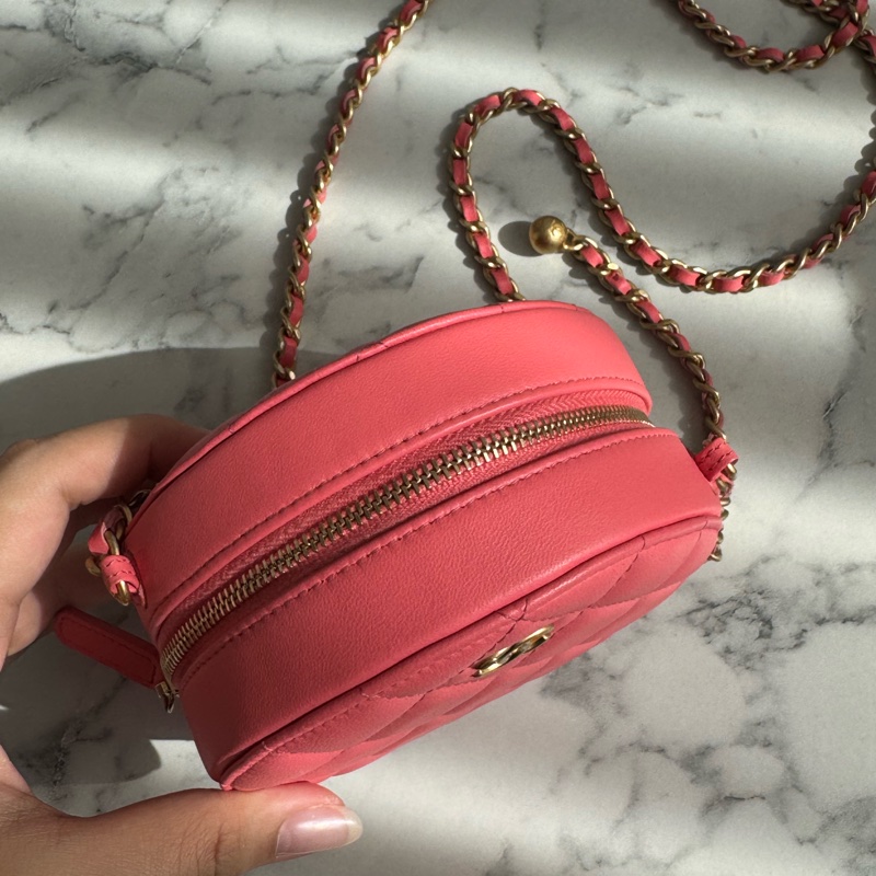 Chanel粉菱格金雙C金球圓餅包-2