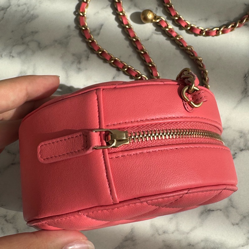 Chanel粉菱格金雙C金球圓餅包-3