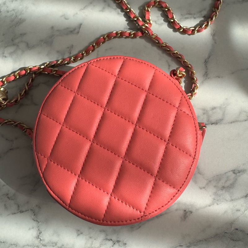 Chanel粉菱格金雙C金球圓餅包-7