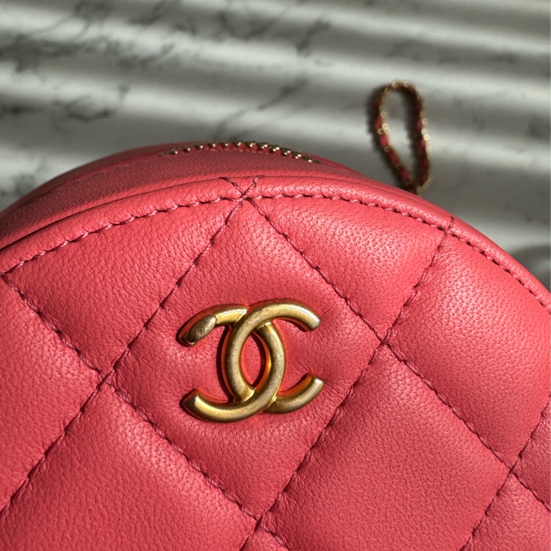 Chanel粉菱格金雙C金球圓餅包-10