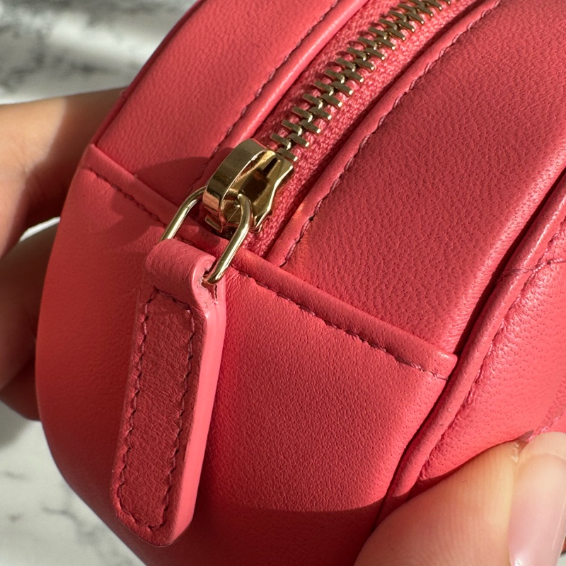 Chanel粉菱格金雙C金球圓餅包-12