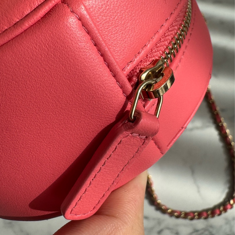 Chanel粉菱格金雙C金球圓餅包-13