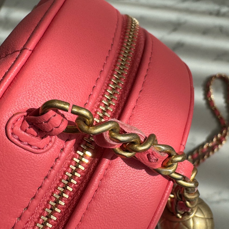 Chanel粉菱格金雙C金球圓餅包-14