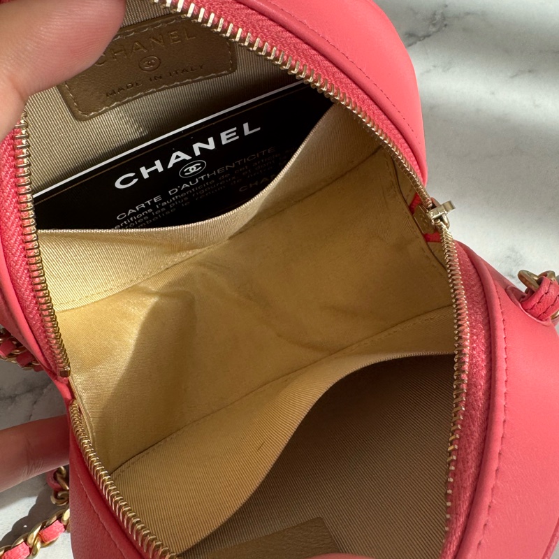 Chanel粉菱格金雙C金球圓餅包-17