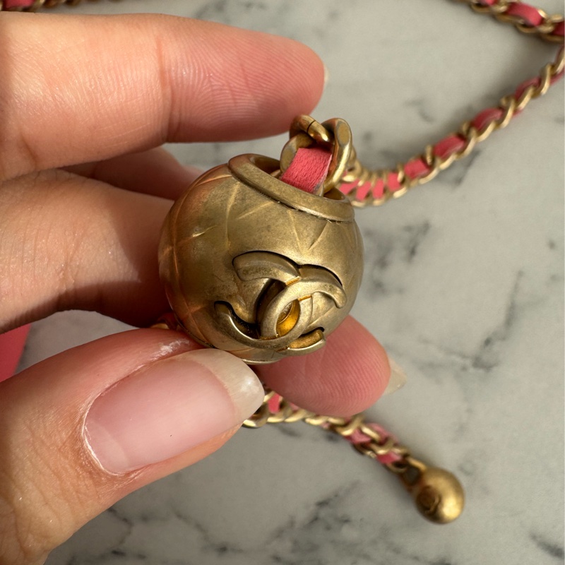Chanel粉菱格金雙C金球圓餅包-36