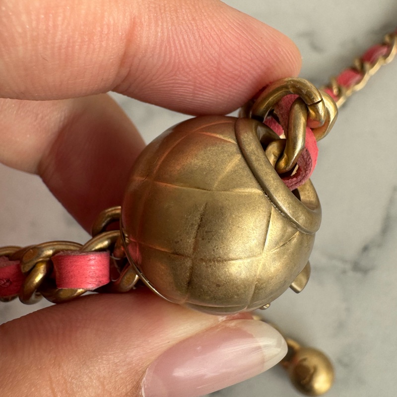 Chanel粉菱格金雙C金球圓餅包-37