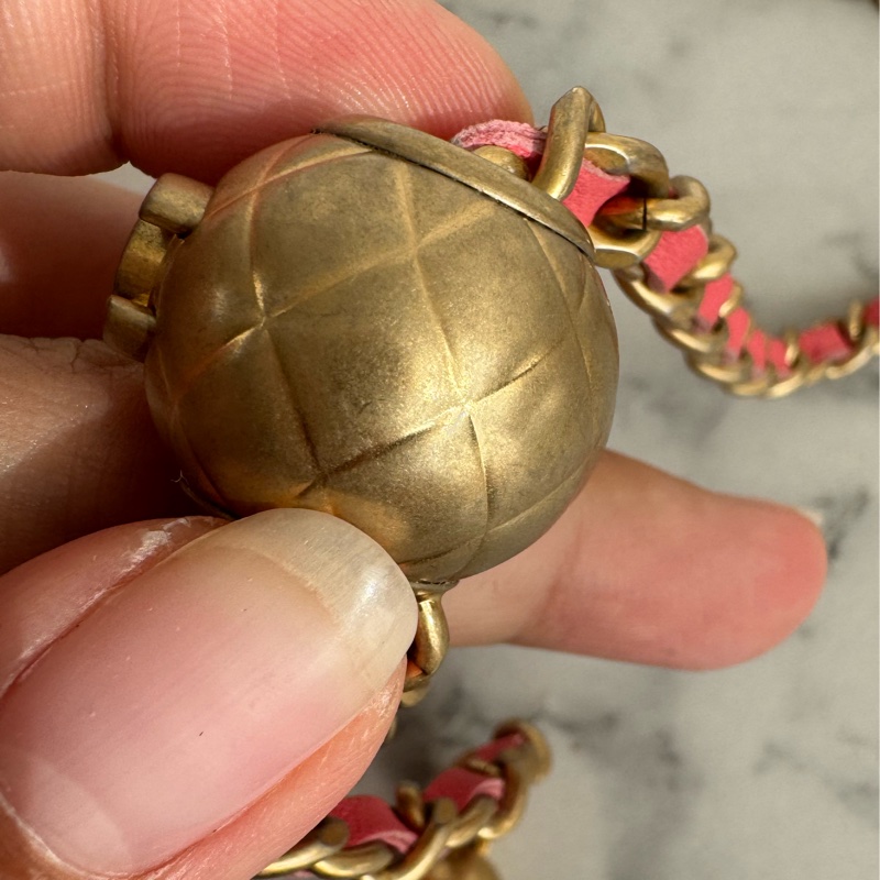 Chanel粉菱格金雙C金球圓餅包-38