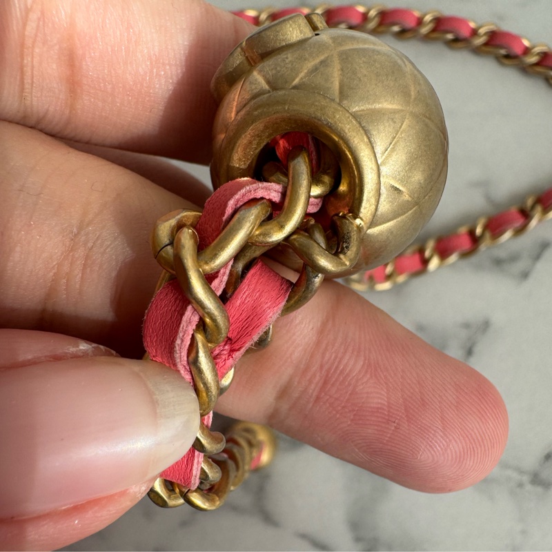 Chanel粉菱格金雙C金球圓餅包-39